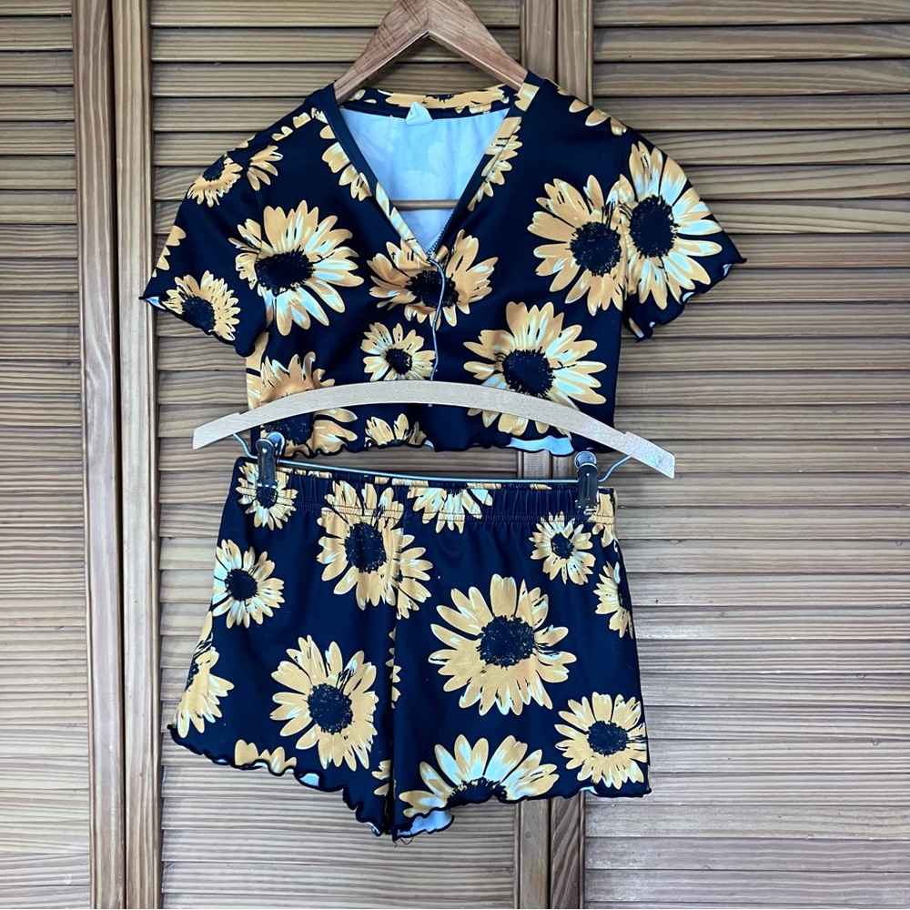 SHEIN Girl Sunflower Crop Top & Shorts Two Piece Set Floral Black 11/12Y